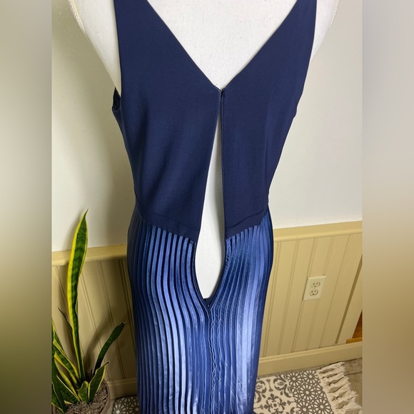 Aqua Formal NWT Pleated Shimmer Dress Long Navy Ombré 10 Maxi Gown Wedding Guest - Picture 12 of 14